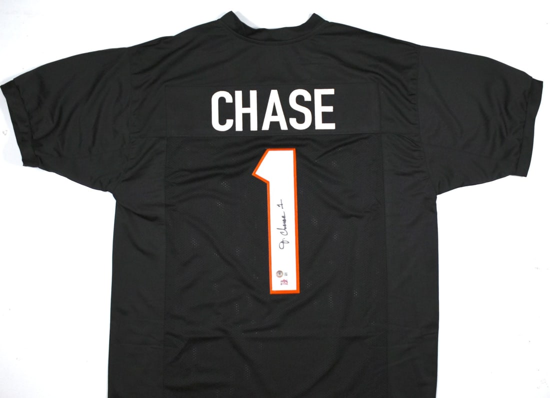 Beckett BAS Ja'Marr Chase Signed Black Football Jersey (1 of 3)