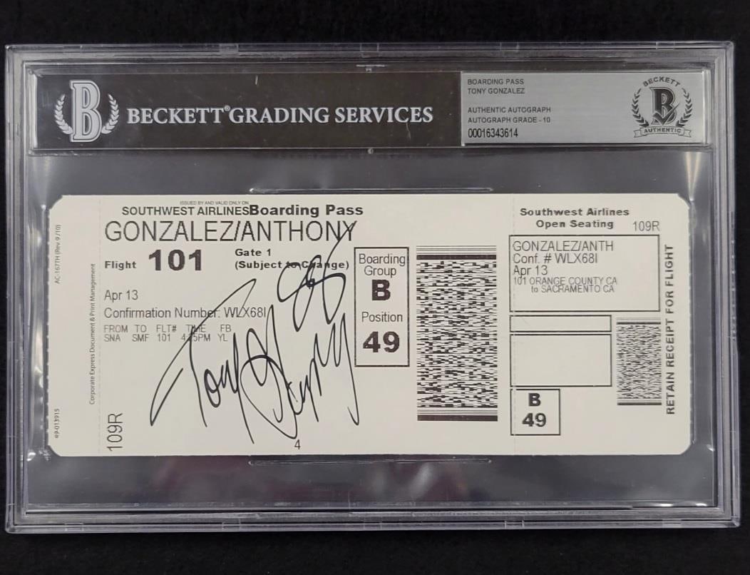 Tony Gonzalez Signed Flight Boarding Pass BAS Authenticated Kansas City Chiefs: Tony Gonzalez Signed Flight Boarding Pass BAS Authenticated Kansas City Chiefs This is a signed personal flight boarding pass autographed by NFL star Tony Gonzalez, a celebrated player of the Kansas C