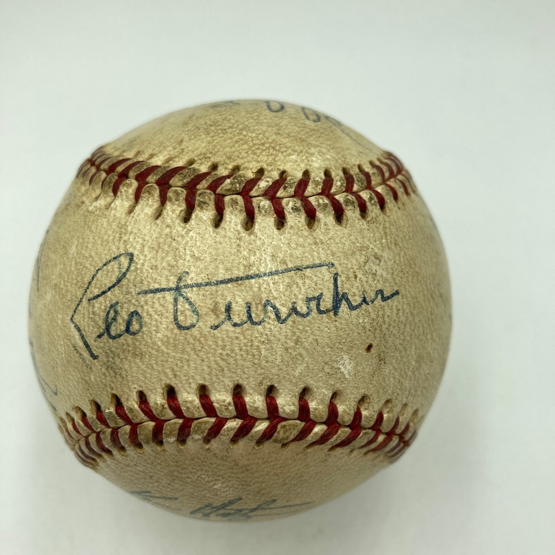 Chicago Cubs Signed Baseball Ernie Banks Ron Santo Billy Williams JSA COA: Chicago Cubs Signed Baseball Ernie Banks Ron Santo Billy Williams JSA COA Vintage Chicago Cubs Legends multi-signed baseball featuring key signatures including Ernie Banks, Ron Santo, Billy Williams, 