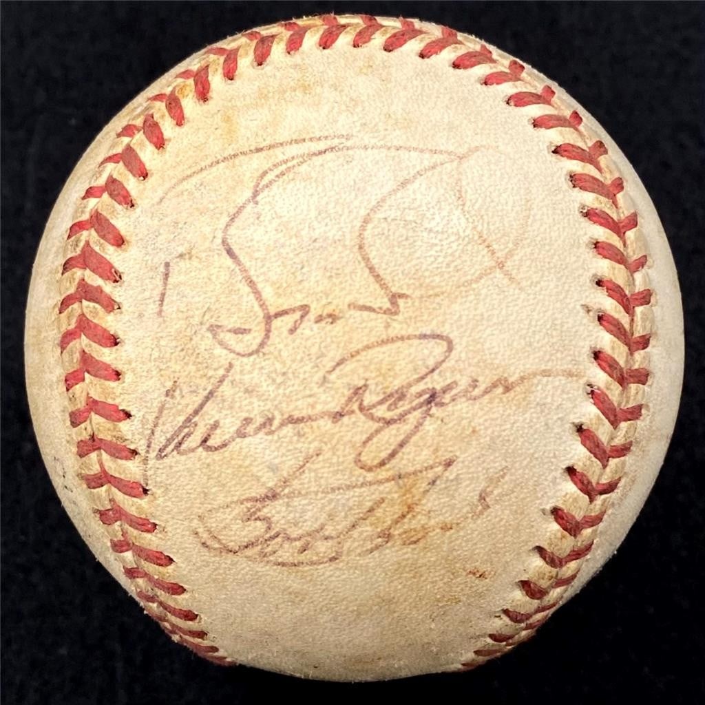Giants baseball with 6 autographs Barry Bonds Baker Williams JSA: Giants baseball with 6 autographs Barry Bonds Baker Williams JSA This is an original San Francisco Giants baseball signed by six individuals, including Barry Bonds, Dusty Baker, and Matt Williams. The