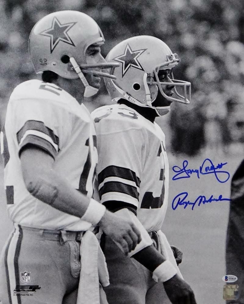 16x20 Dallas Cowboys Photo Signed by Tony Dorsett Roger Staubach Beckett: 16x20 Dallas Cowboys Photo Signed by Tony Dorsett Roger Staubach Beckett Black and white 16x20 photograph signed by Tony Dorsett and Roger Staubach, featuring the Dallas Cowboys. The item is an origin