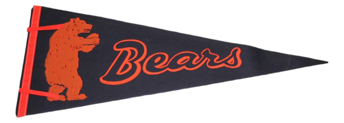 Chicago Bears Football 29 Inch Pennant from 1940s Original NFL Licensed: Chicago Bears Football 29 Inch Pennant from 1940s Original NFL Licensed This is an original vintage 1940s Chicago Bears pennant, measuring 29 inches in length. Officially licensed by the NFL, this col