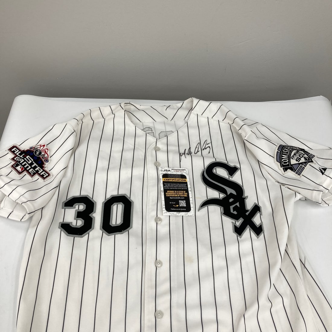 2003 Chicago White Sox Game Used Jersey Signed by Magglio Ordonez JSA COA: 2003 Chicago White Sox Game Used Jersey Signed by Magglio Ordonez JSA COA Pre-owned original game-used Chicago White Sox jersey signed by Magglio Ordon. This baseball collectible is accompanied by JSA
