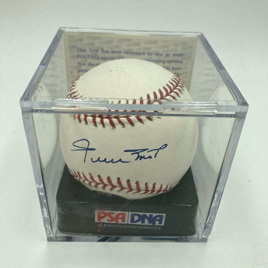 Willie Mays Signed MLB Baseball PSA DNA Graded 10 GEM MINT: Willie Mays Signed MLB Baseball PSA DNA Graded 10 GEM MINT This is a Major League Baseball signed by the legendary Willie Mays, authenticated by Professional Sports Authenticator (PSA) and graded 10 G
