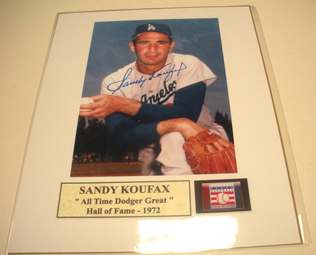 Signed 8X10 Original Photo Sandy Koufax Brooklyn Dodgers HOF 1972 Scoreboard COA: Signed 8X10 Original Photo Sandy Koufax Brooklyn Dodgers HOF 1972 Scoreboard COA Original signed 8x10 photo featuring Sandy Koufax of the Brooklyn Dodgers. This baseball collectible is accompanied by 