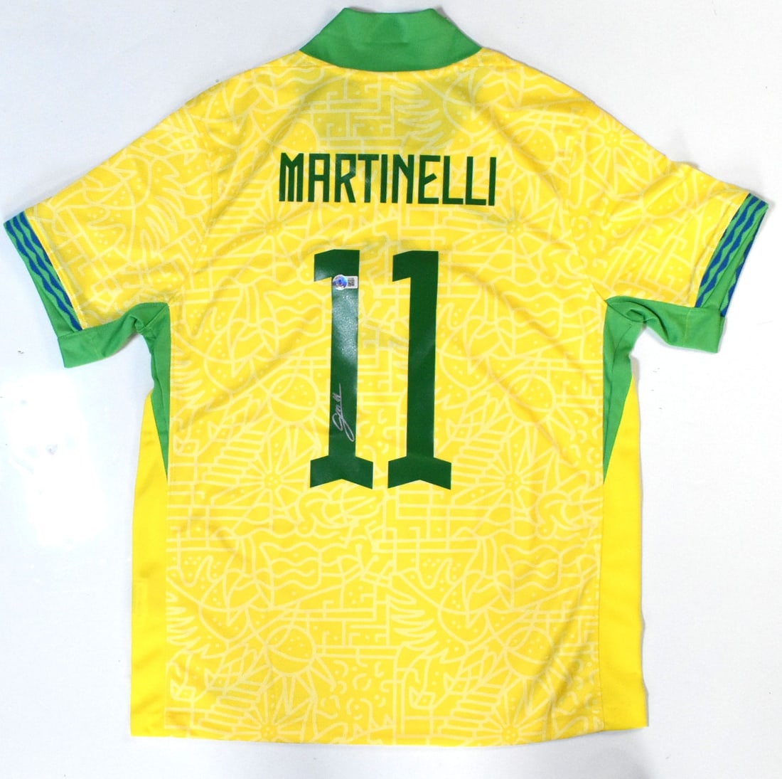 Brazil Home Jersey Signed by Gabrielle Martinelli with Beckett Hologram #11: Brazil Home Jersey Signed by Gabrielle Martinelli with Beckett Hologram #11 This is a pre-owned Brazil home soccer jersey, featuring the number 11 and autographed by Gabrielle Martinelli. It is an