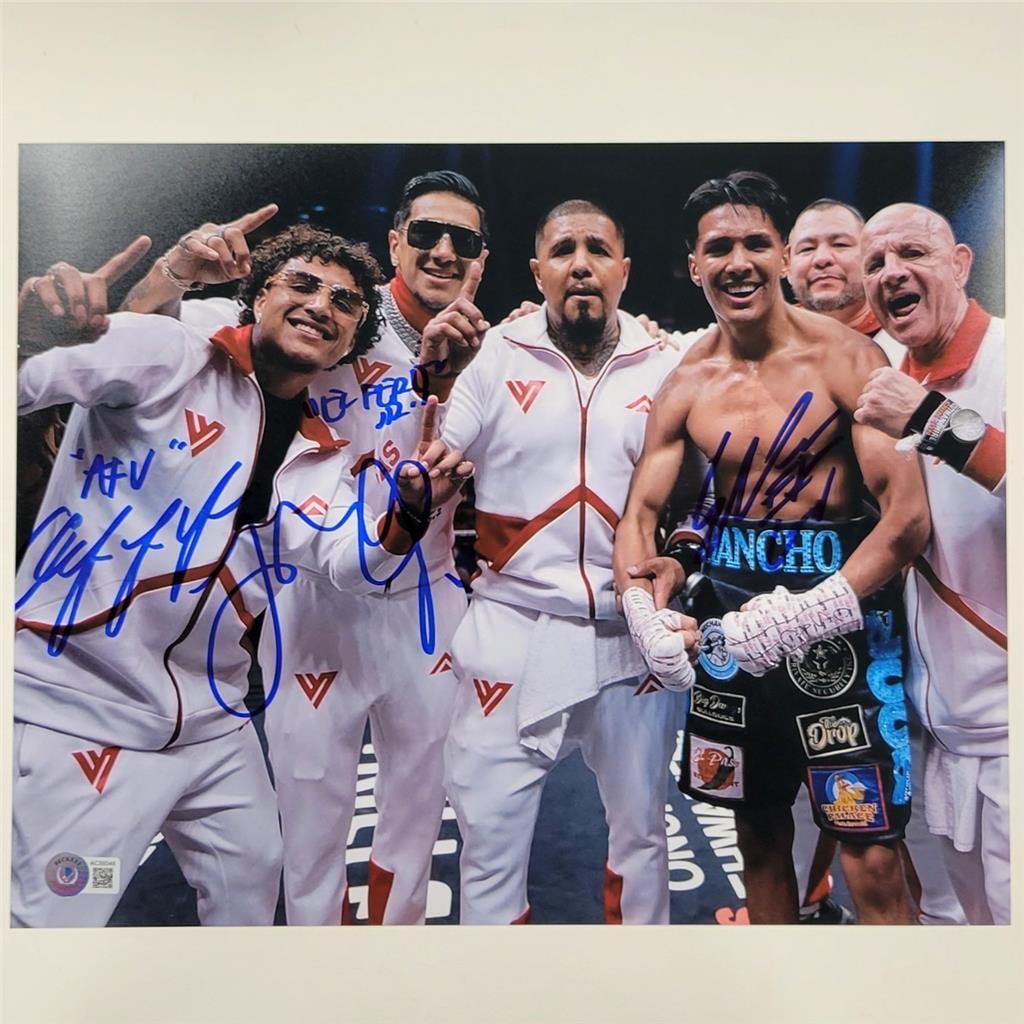 Emiliano Amado Fernando Jr Vargas Signed 11x14 Photo Beckett BAS: Emiliano Amado Fernando Jr Vargas Signed 11x14 Photo Beckett BAS This is an original 11x14 photo signed by Emiliano and Amado Vargas, members of the renowned boxing family "Dinastia Vargas." The autog