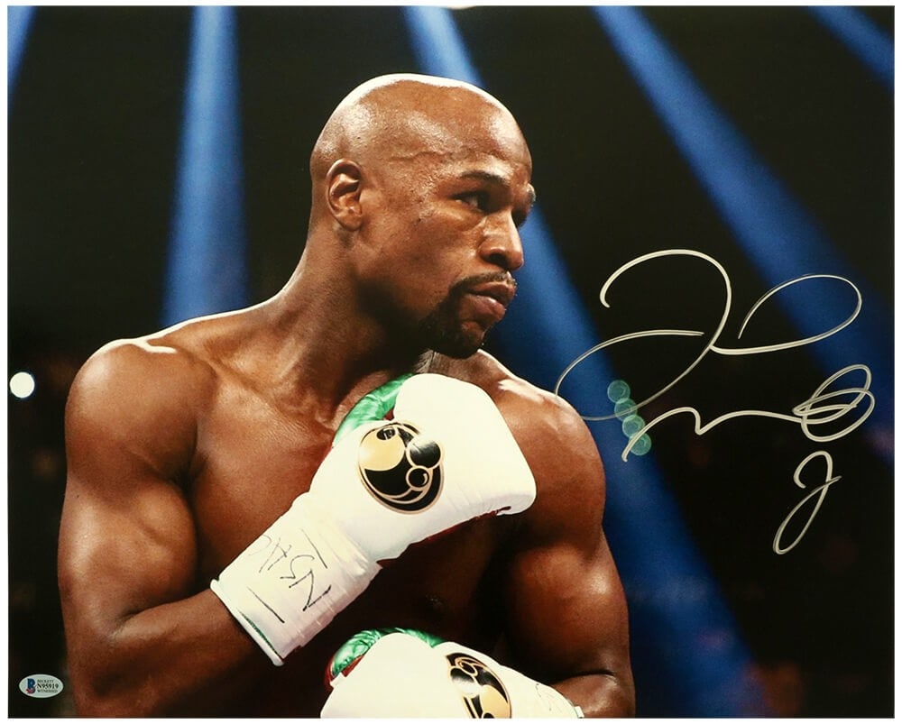 Autographed 16x20 Boxing Photo Floyd Mayweather Jr Beckett COA: Autographed 16x20 Boxing Photo Floyd Mayweather Jr Beckett COA Original 16x20 boxing action close-up photo signed by Floyd Mayweather Jr. This pre-owned piece includes a Beckett Authentication tamper-
