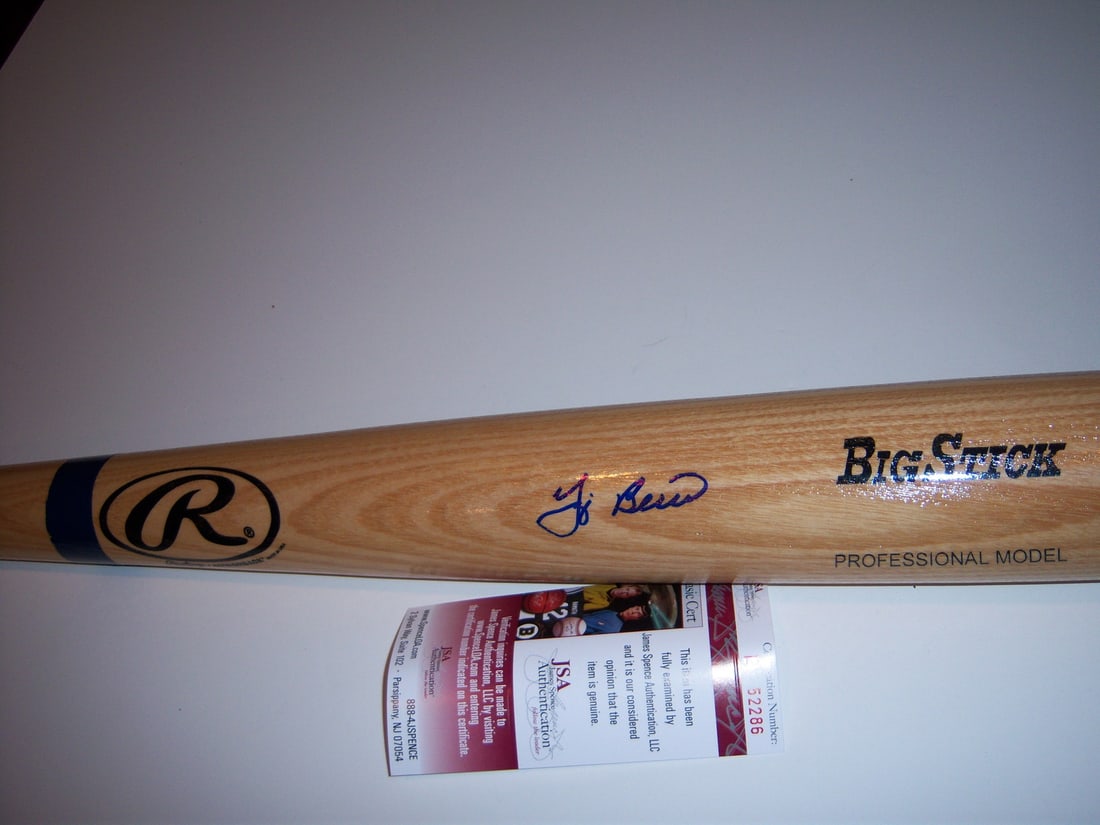 Signed Yogi Berra Yankees Big Stick Bat JSA COA: Signed Yogi Berra Yankees Big Stick Bat JSA COA This is a pre-owned Big Stick baseball bat signed by Yogi Berra of the New York Yankees. The bat is an original item and comes from the United States. I