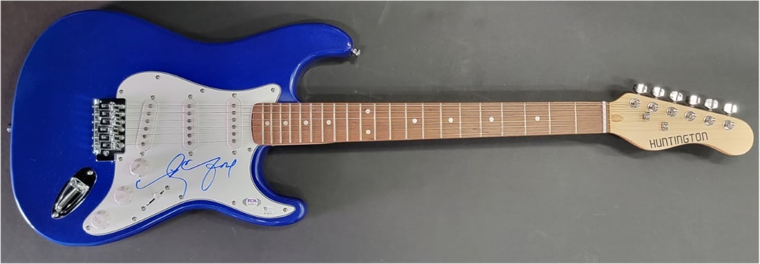 Cindy Crawford Autographed Electric Guitar PSA/DNA Certified: Cindy Crawford Autographed Electric Guitar PSA/DNA Certified This is an original electric guitar autographed by the iconic model and actress Cindy Crawford. The autograph has been authenticated by Pro