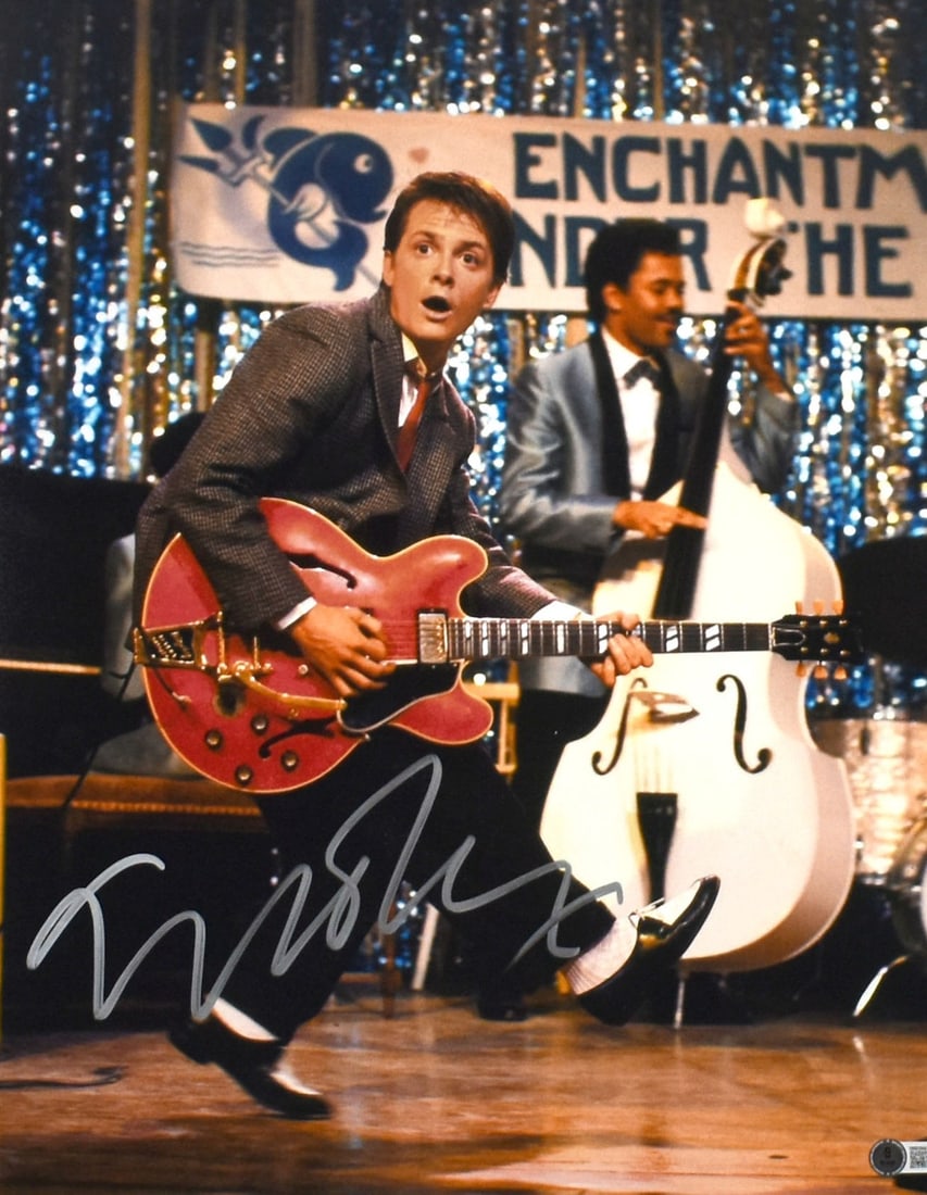 16x20 Back to the Future photo signed by Michael J Fox Beckett: 16x20 Back to the Future photo signed by Michael J Fox Beckett Original 16x20 photograph signed by Michael J. Fox and featuring Back to the Future. The item is pre-owned and originates from the United