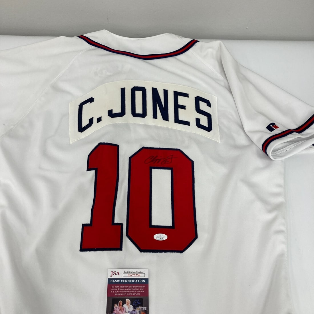Chipper Jones Signed Rookie Atlanta Braves Russell Jersey JSA COA: Chipper Jones Signed Rookie Atlanta Braves Russell Jersey JSA COA Celebrate the legacy of baseball legend Chipper Jones with this original signed rookie jersey from the Atlanta Braves. This Russell Ga