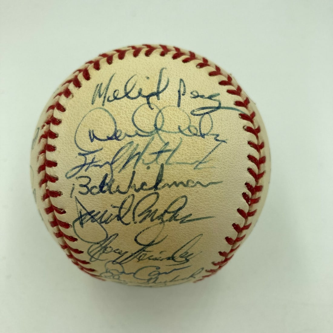 1995 Yankees Signed Baseball Jeter Rivera Pettitte Posada JSA Authenticated: 1995 Yankees Signed Baseball Jeter Rivera Pettitte Posada JSA Authenticated Celebrate an iconic moment in baseball history with this original 1995 New York Yankees signed baseball. This official Major