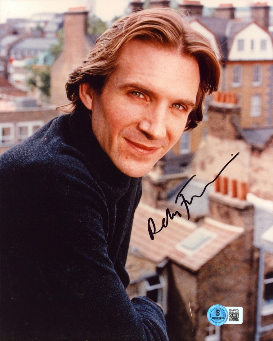 Ralph Fiennes Signed 8x10 Photo Strange Days Beckett Authenticated: Ralph Fiennes Signed 8x10 Photo Strange Days Beckett Authenticated This is an authentic signed vertical 8x10 photograph of Ralph Fiennes from the film 'Strange Days'. The photo has been personally sig