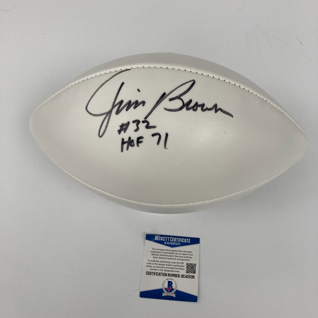 Jim Brown #32 Signed Vintage Wilson NFL Football Beckett COA: Jim Brown #32 Signed Vintage Wilson NFL Football Beckett COA Own a piece of NFL history with this vintage Wilson NFL game football, expertly signed by legendary player Jim Brown. This football celebra