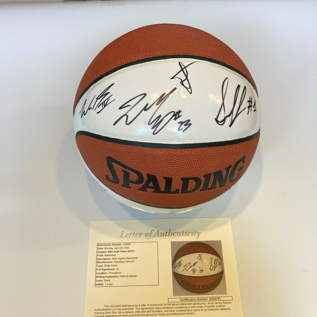 2016 NBA Draft Class Multi Signed Spalding Basketball JSA COA: 2016 NBA Draft Class Multi Signed Spalding Basketball JSA COA This Spalding basketball is an original collectible featuring signatures from Jamal Murray and multiple other members of the 2016 NBA Draf