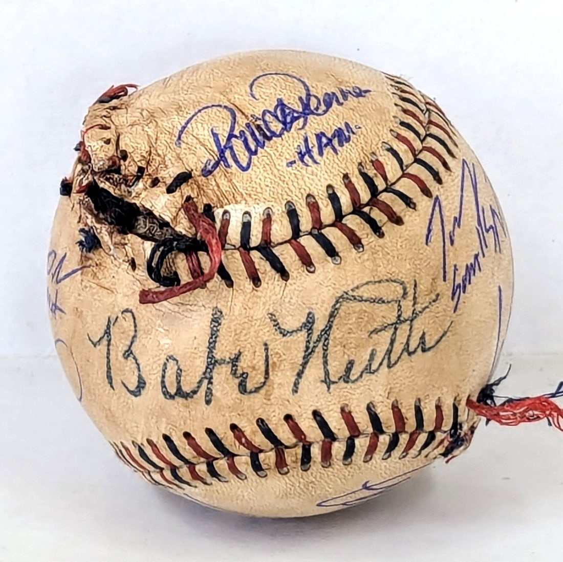 Custom baseball signed by Sandlot cast with 8 autographs Beckett holo: Custom baseball signed by Sandlot cast with 8 autographs Beckett holo Custom baseball from The Sandlot cast, signed with 8 signatures. This pre-owned piece includes a Beckett Witnessed Hologram. Speci