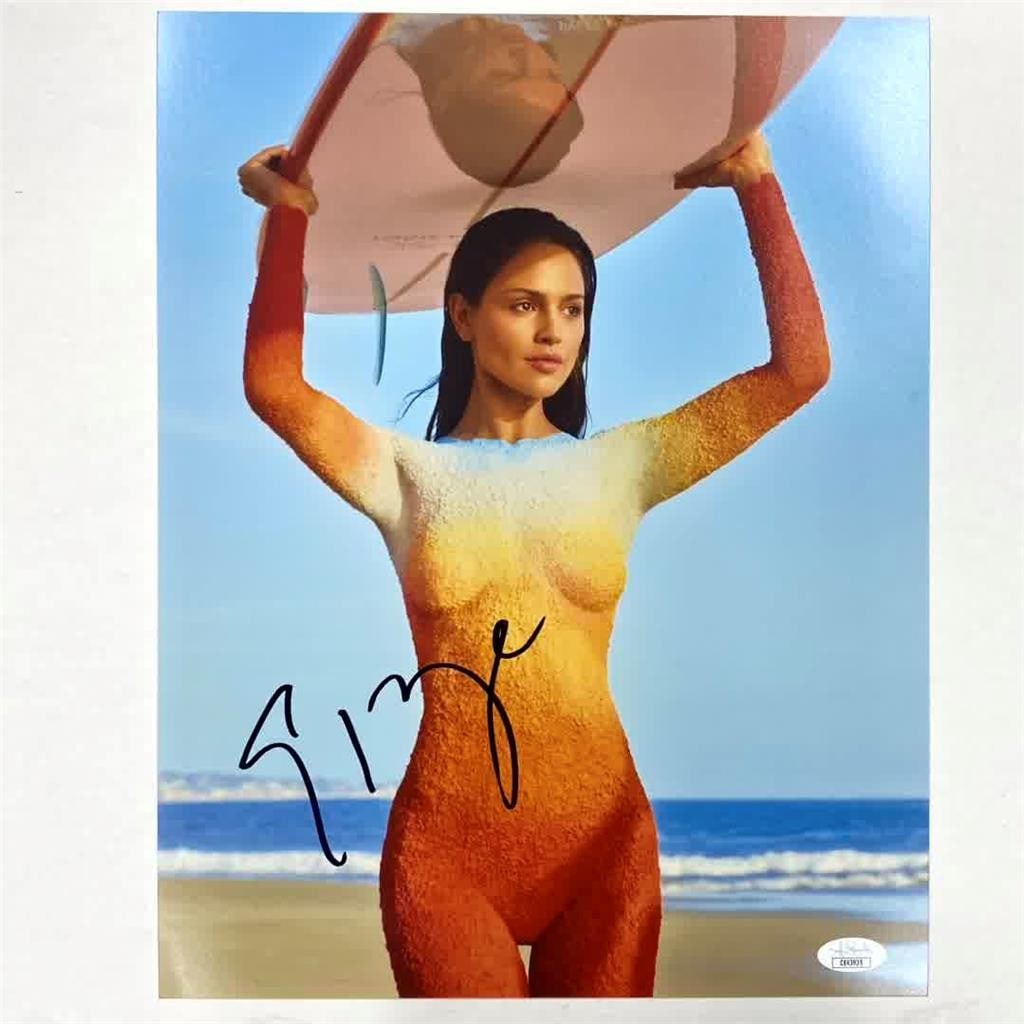 11x14 Photograph Signed by Eiza Gonzalez JSA Authenticated: 11x14 Photograph Signed by Eiza Gonzalez JSA Authenticated This is an original 11x14 photograph featuring Eiza Gonzalez in body paint, hand-signed by Eiza Gonzalez. The autograph is authenticated by J