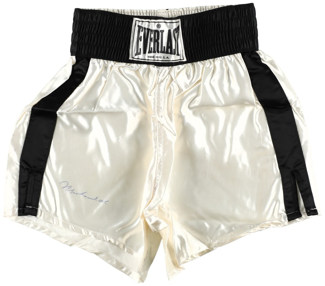 Everlast boxing trunks signed by Muhammad Ali with Beckett LOA (1 of 4)
