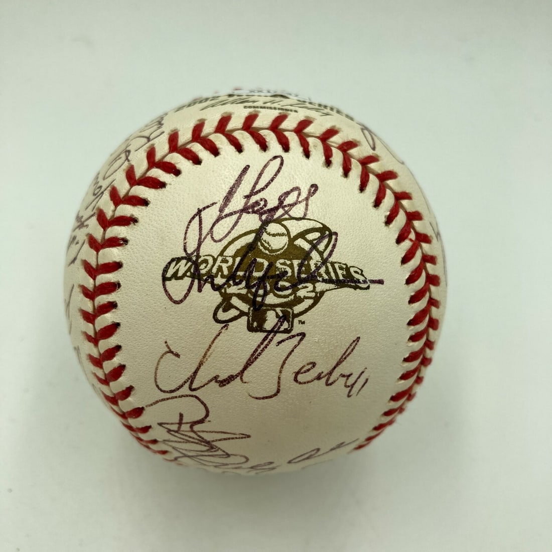 2002 San Francisco Giants Team Signed World Series Baseball JSA COA 35 Signatures: 2002 San Francisco Giants Team Signed World Series Baseball JSA COA 35 Signatures Celebrate the 2002 San Francisco Giants' journey to the National League Championship with this remarkable team-signed 