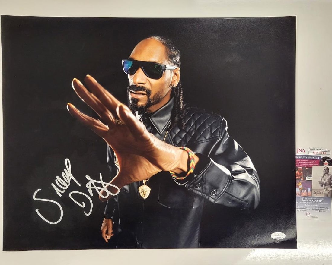 16x20 Photograph Autographed by Snoop Dogg with JSA Authentication (1 of 5)