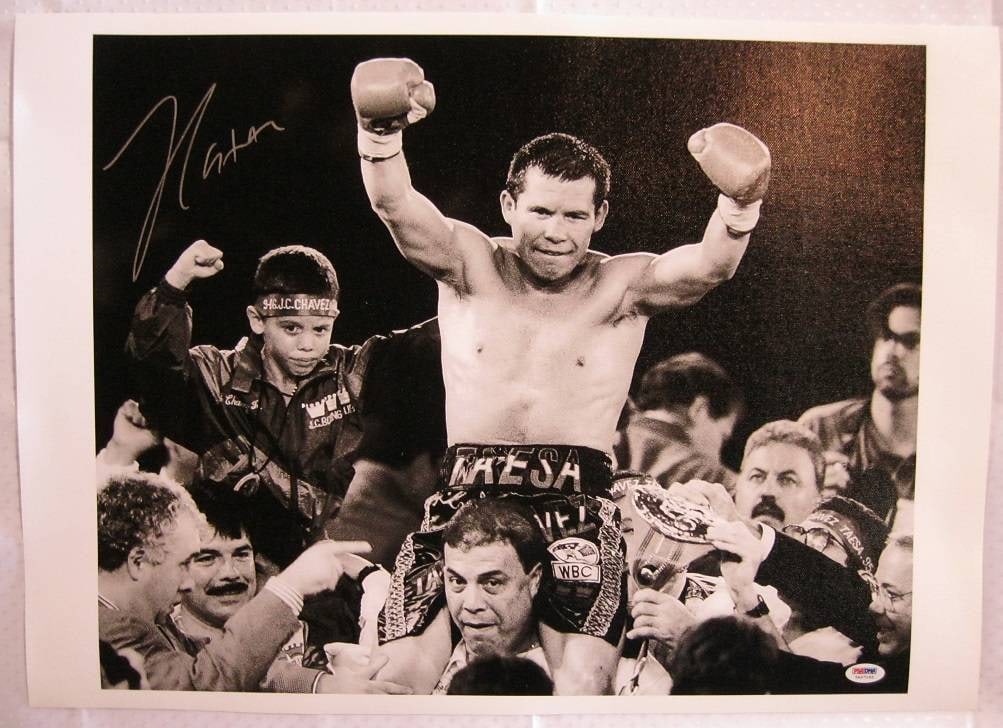 Julio Cesar Chavez Sr. Signed 16x20 Boxing Canvas Photo PSA/DNA: Julio Cesar Chavez Sr. Signed 16x20 Boxing Canvas Photo PSA/DNA This is an original 16x20 canvas photo featuring the legendary boxer Julio Cesar Chavez Sr. The photo has been authentically signed by C