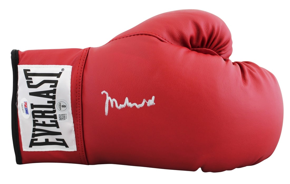 Muhammad Ali Signed Red Everlast Glove Beckett Authenticated: Muhammad Ali Signed Red Everlast Glove Beckett Authenticated This authentic red Everlast boxing glove has been personally signed by the legendary Muhammad Ali. Ideal for any boxing enthusiast or colle