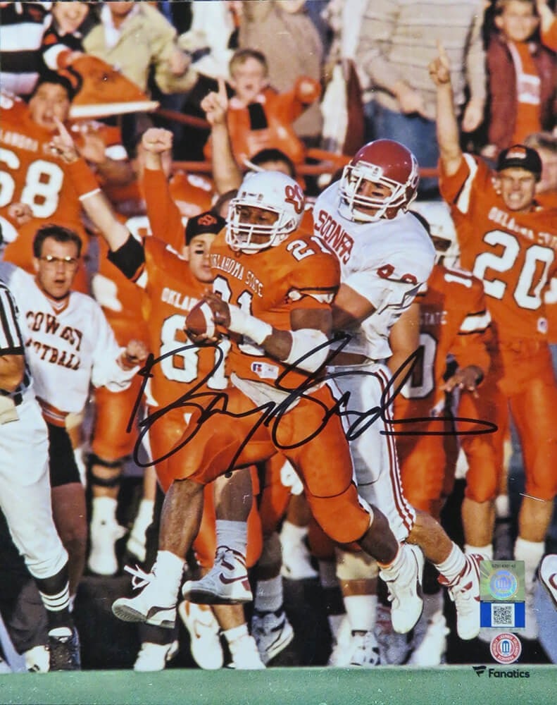 Barry Sanders Signed 8x10 Oklahoma State Photo with COA: Barry Sanders Signed 8x10 Oklahoma State Photo with COA This is an original 8x10 photo capturing Barry Sanders in action against the Oklahoma Sooners, showcasing his remarkable talent during his colle