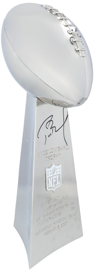 Tom Brady Signed Limited Edition Super Bowl LI Trophy 21 inches Beckett COA #6/12: Tom Brady Signed Limited Edition Super Bowl LI Trophy 21 inches Beckett COA #6/12 Offered is a limited edition (#6/12) full-size replica of the Super Bowl LI Vince Lombardi Trophy, measuring 21 inches