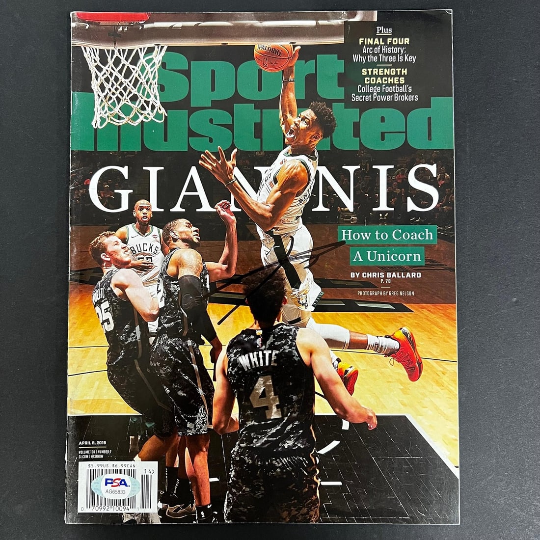 Giannis Antetokounmpo Signed Sports Illustrated Magazine PSA/DNA Authentic (1 of 3)