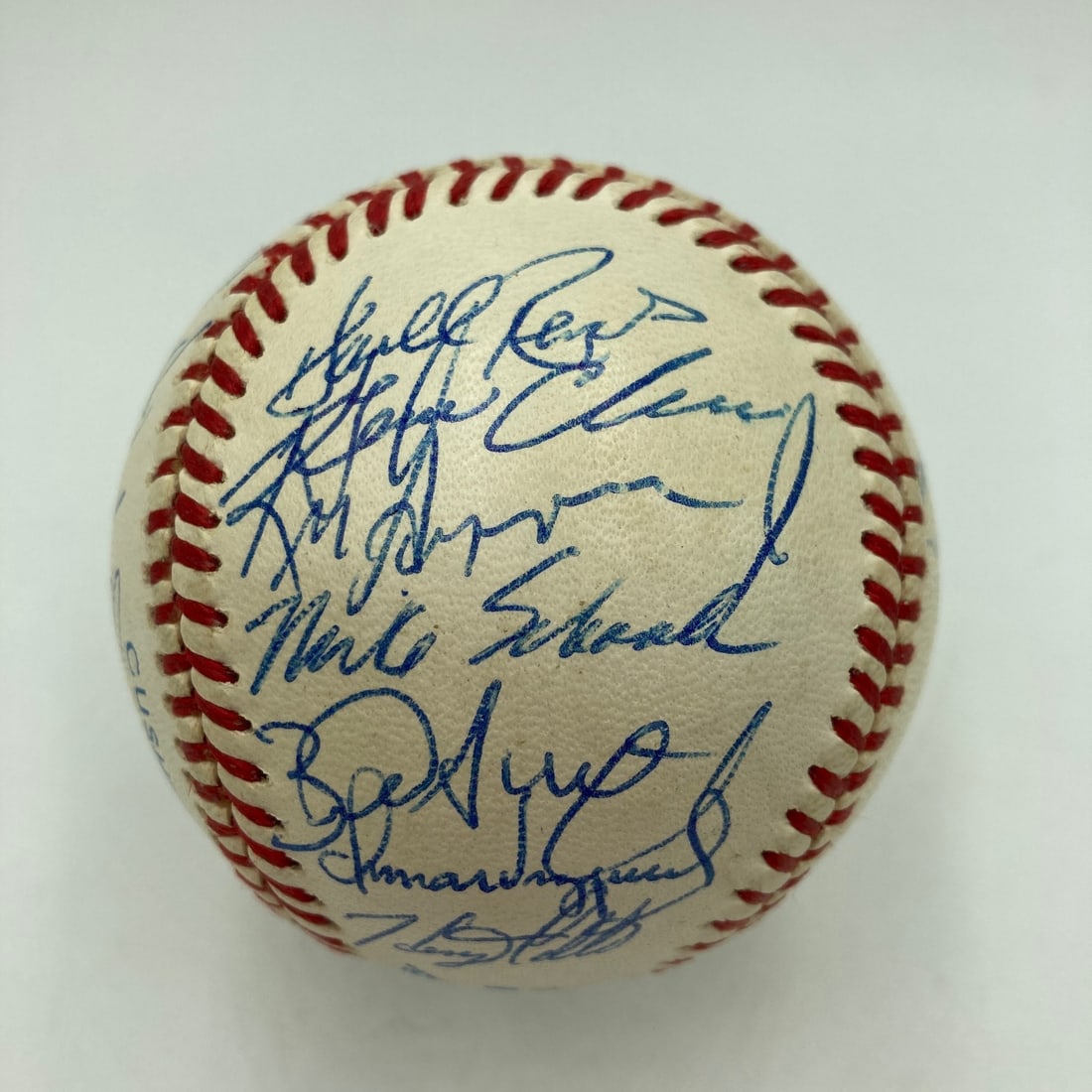 1989 Seattle Mariners team autographed baseball with Ken Griffey Jr PSA Beckett: 1989 Seattle Mariners team autographed baseball with Ken Griffey Jr PSA Beckett Original 1989 Seattle Mariners team-signed baseball featuring a Ken Griffey Jr. rookie autograph. The ball is signed in 