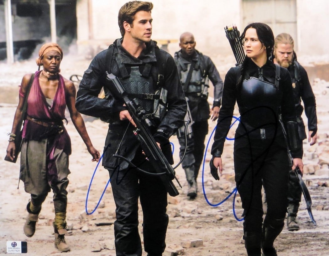 Jennifer Lawrence Liam Hemsworth Signed 11x14 Photo GAI Certified Hunger Games: Jennifer Lawrence Liam Hemsworth Signed 11x14 Photo GAI Certified Hunger Games This stunning 11"x14" photograph features the autographs of both Jennifer Lawrence and Liam Hemsworth, capturing a memora
