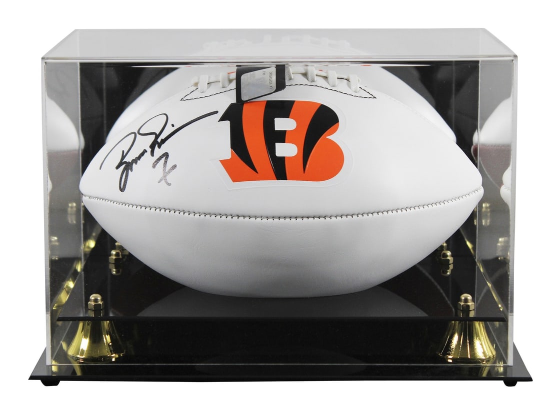 Boomer Esiason Signed Cincinnati Bengals Football with Beckett Authentication: Boomer Esiason Signed Cincinnati Bengals Football with Beckett Authentication Celebrate your fandom with this authentic Franklin White Panel Football personally signed by Boomer Esiason, former