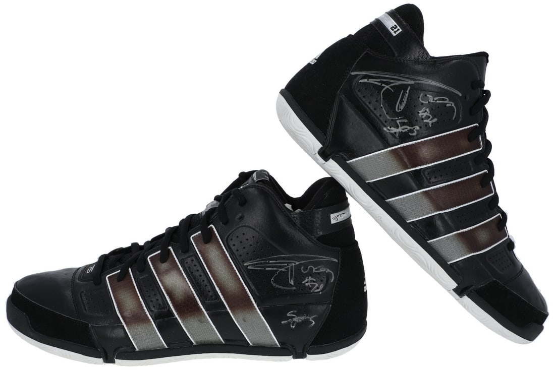 Tim Duncan Signed 2009 Game Used Adidas Sneakers COA from MEARS Beckett: Tim Duncan Signed 2009 Game Used Adidas Sneakers COA from MEARS Beckett Step onto the court with a piece of basketball history--these 2009-10 Tim Duncan game-used Adidas TS Commander LT TD21 PE sneake