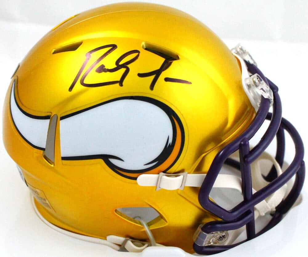 Beckett Holo Signed Randy Moss Vikings Flash Speed Mini Helmet: Beckett Holo Signed Randy Moss Vikings Flash Speed Mini Helmet Pre-owned Minnesota Vikings Flash Speed mini helmet autographed by Randy Moss. This collectible piece includes a Beckett Witness Hologram