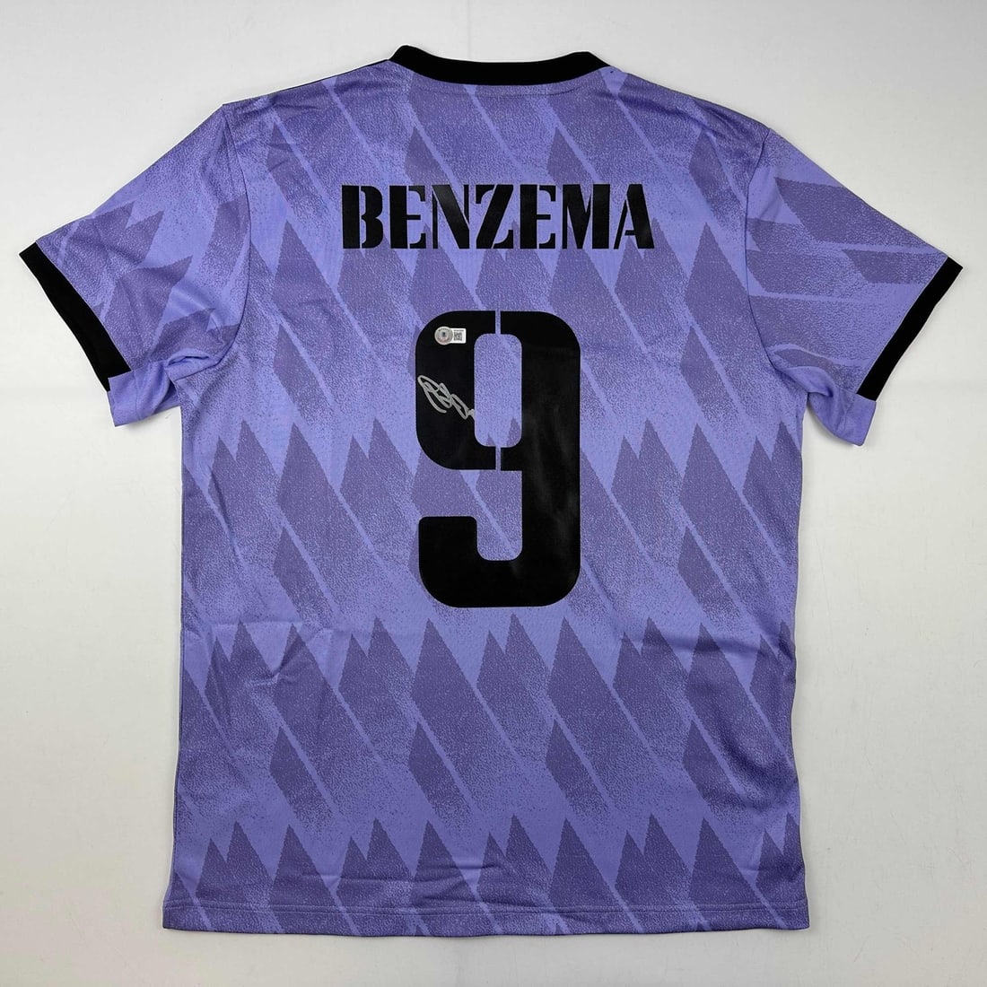 Karim Benzema Autographed Real Madrid 2022-23 Purple Jersey Beckett Certified: Karim Benzema Autographed Real Madrid 2022-23 Purple Jersey Beckett Certified This autographed Karim Benzema Real Madrid 2022-23 Purple Jersey is a unique collectible for fans of LaLiga and the renown