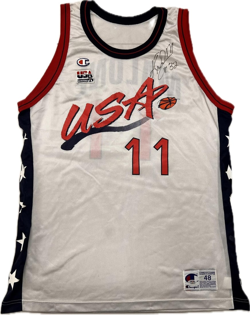 KARL MALONE Autographed Jersey PSA/DNA Utah Jazz Team USA: KARL MALONE Autographed Jersey PSA/DNA Utah Jazz Team USA This original stitched jersey is autographed by the legendary Karl Malone, known for his remarkable career with the Utah Jazz and Team USA. Th