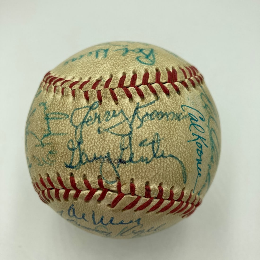 New York Mets 1969 World Series Champions Baseball Signed by Team JSA COA: New York Mets 1969 World Series Champions Baseball Signed by Team JSA COA This vintage baseball is signed by the 1969 New York Mets World Series Champions team. The ball features 31 signatures, includ