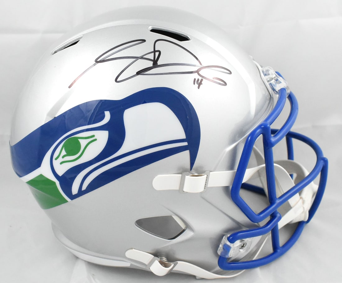 Beckett Holo Sam Darnold Signed Seattle Seahawks Full Size Speed Helmet: Beckett Holo Sam Darnold Signed Seattle Seahawks Full Size Speed Helmet Autographed Seattle Seahawks full-size Speed helmet featuring Sam Darnold. This pre-owned collectible includes a Beckett Witness