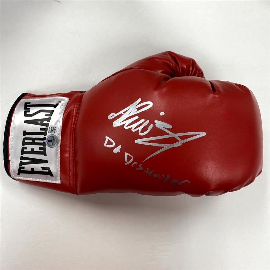 Everlast Boxing Glove Signed by Andy Ruiz Jr Da Destroyer Beckett BAS Authenticated: Everlast Boxing Glove Signed by Andy Ruiz Jr Da Destroyer Beckett BAS Authenticated This is an original Everlast boxing glove hand-signed by Andy Ruiz Jr. with the inscription "Da Destroyer." The auto