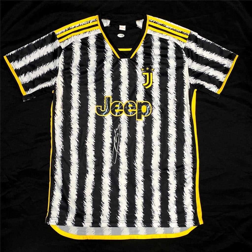 Juventus jersey autographed by Arkadiusz Milik JSA: Juventus jersey autographed by Arkadiusz Milik JSA This is a pre-owned Juventus soccer jersey signed by Arkadiusz Milik. The autograph has been authenticated by James Spence Authentication (JSA). The 