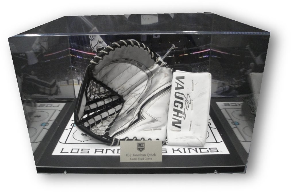Autographed Jonathan Quick Vaughn trapper glove game used (1 of 8)