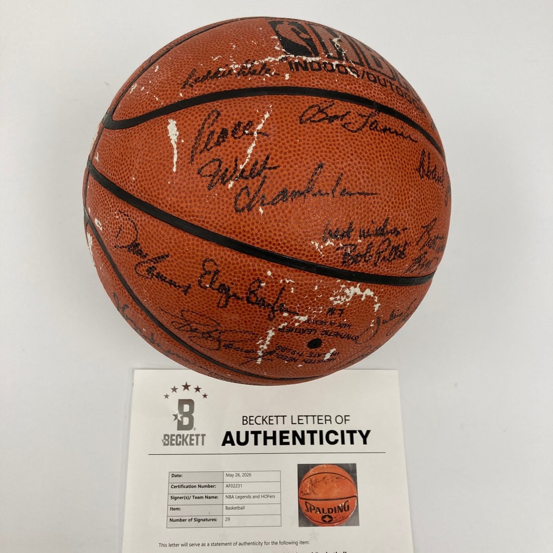 Beckett BAS certified Spalding basketball signed by 29 NBA legends: Beckett BAS certified Spalding basketball signed by 29 NBA legends This Spalding basketball is signed in black marker by 29 NBA Hall of Famers and legends. Key signatures include Michael Jordan, Karee