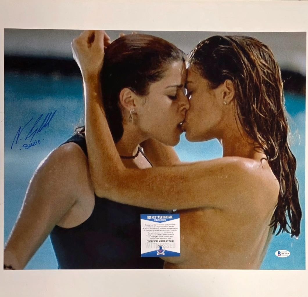 Beckett BAS signed Neve Campbell Suzie Wild Things 16x20 photograph: Beckett BAS signed Neve Campbell Suzie Wild Things 16x20 photograph This is a 16x20 photograph from the film "Wild Things" featuring Neve Campbell as "Suzie." The photo is hand-signed by Neve Campbell
