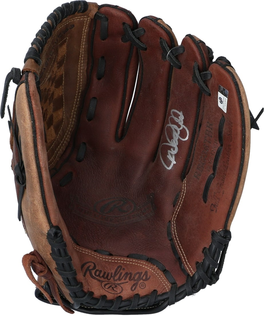 Derek Jeter Signed Rawlings Baseball Glove with JSA COA: Derek Jeter Signed Rawlings Baseball Glove with JSA COA This is a Rawlings fielders glove personally signed by Hall of Famer Derek Jeter, a legendary player who spent his entire career with the New Yo
