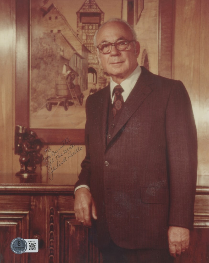Julio Gallo Signed E & J Gallo Winery 8x10 Photo BAS Authenticated: Julio Gallo Signed E & J Gallo Winery 8x10 Photo BAS Authenticated This is an original autographed 8x10 photograph of Julio Gallo from E & J Gallo Winery, featuring the inscription "All The Best." The