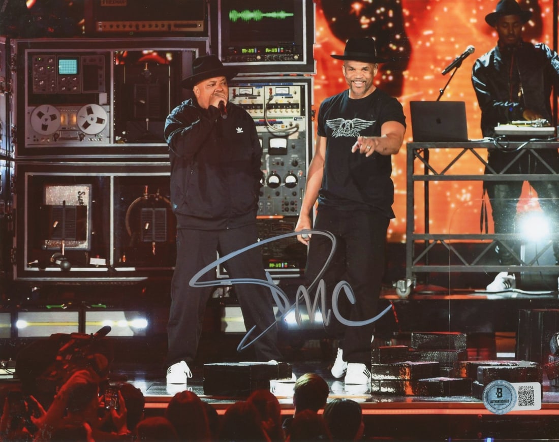 Signed 8x10 Photograph Darryl McDaniels of Run DMC Beckett BAS: Signed 8x10 Photograph Darryl McDaniels of Run DMC Beckett BAS Original 8x10 photograph personally signed by Darryl McDaniels of Run DMC. This pre-owned autographed photo includes Beckett Authenticati