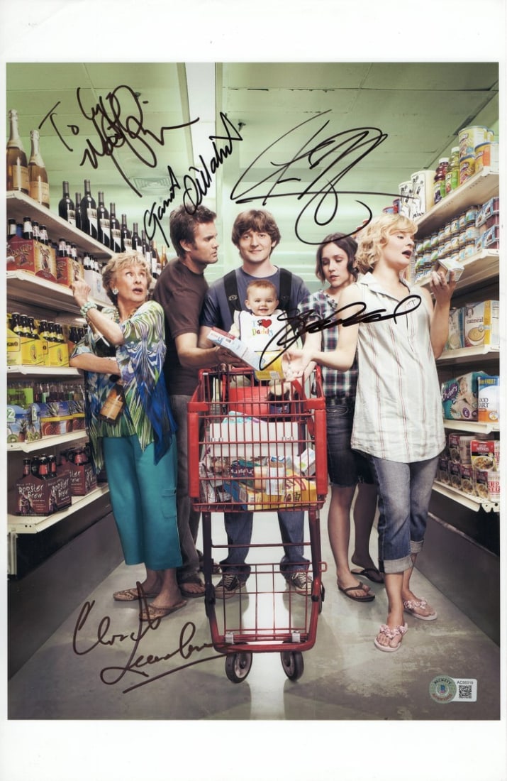 11X17 Raising Hope cast signed photo Beckett authenticated: 11X17 Raising Hope cast signed photo Beckett authenticated Original 11x17 photograph from Raising Hope, autographed as indicated in the title and authenticated by Beckett Authentication. This pre-owne