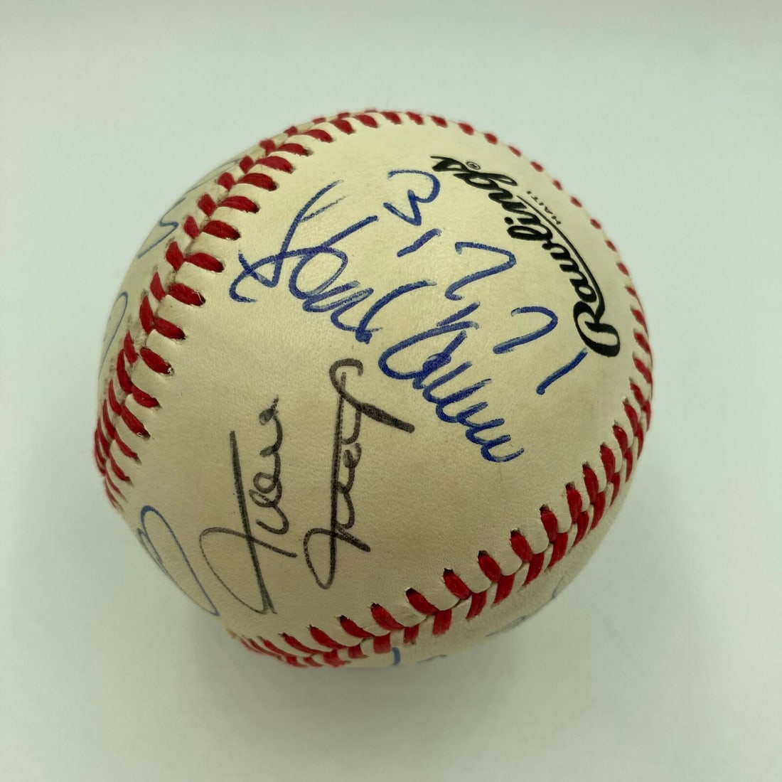 3,000 Hit Club Autographed Baseball with 9 Legends JSA COA: 3,000 Hit Club Autographed Baseball with 9 Legends JSA COA This is a remarkable 3,000 Hit Club signed baseball featuring the autographs of nine legendary MLB players. The Rawlings C. Feeney Official N