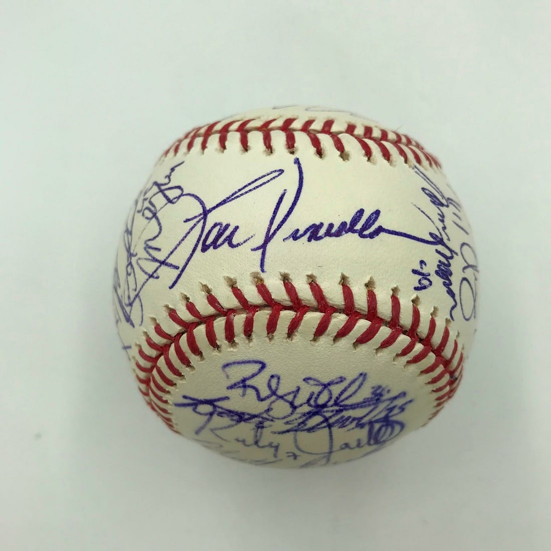 2010 Chicago Cubs Baseball Signed by 32 Team Members with Beckett Authentication (1 of 7)